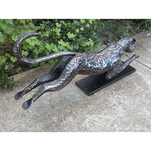 1980s Vintage XL Cast aluminum Metal Cheetah Statue 42 inches long 21 inches tall. For Sale - Image 5 of 13