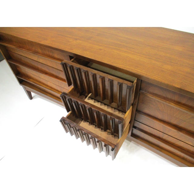 Brown Mid Century Walnut 9 Drawer Low Boy Dresser in the Style of Altavista Lane For Sale - Image 8 of 13