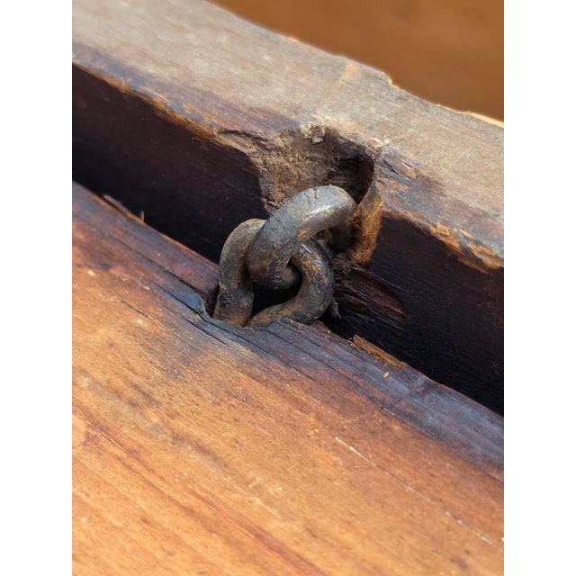 Traditional Federal Period Lift-Top Blanket Chest With Drawers, C. 1790–1810, Connecticut Origin For Sale - Image 3 of 16
