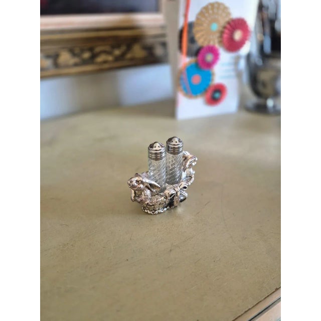 Vintage Arthur Court Salt & Pepper Shaker Set Bunny Rabbit Holder Animal Serveware Easter Spring For Sale - Image 10 of 11