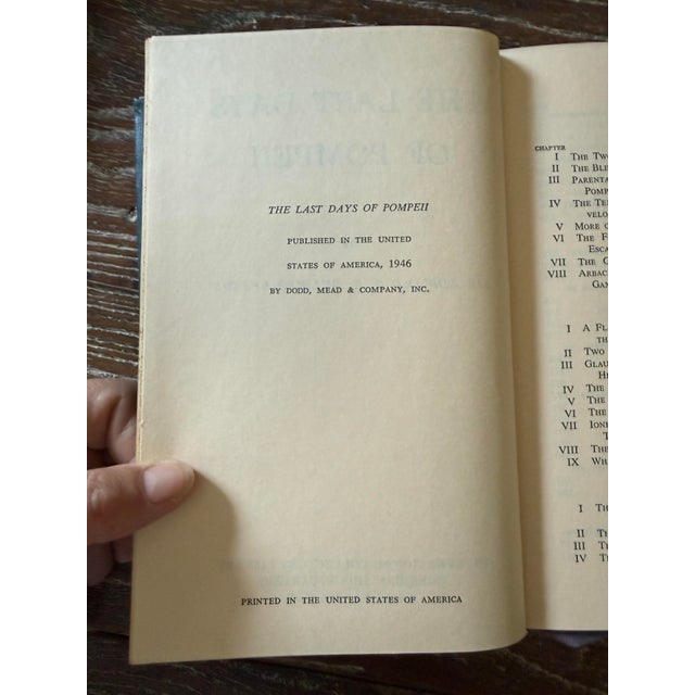 Mid-Century Modern The Last Days of Pompeii 1946 International Collectors Library Leather Bound Classic Novel by Edward Bulwer-Lytton Vintage Book For Sale - Image 3 of 9