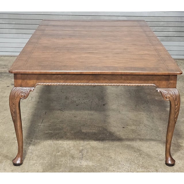Late 20th Century Baker Stately Homes Queen Anne Burled Walnut Extension Dining Table 4 Leaves For Sale In Cleveland - Image 6 of 12