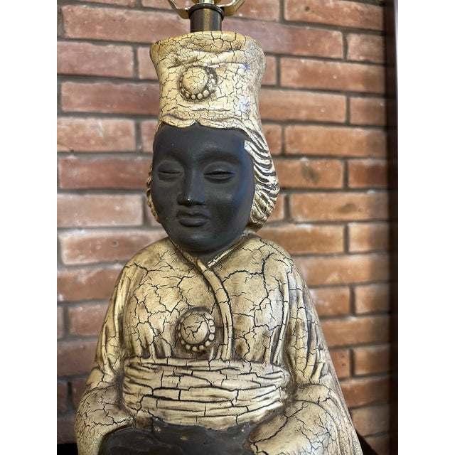 Pair of Mid-Century Modern Chinoiserie Chalkware Lamps. For Sale - Image 11 of 12