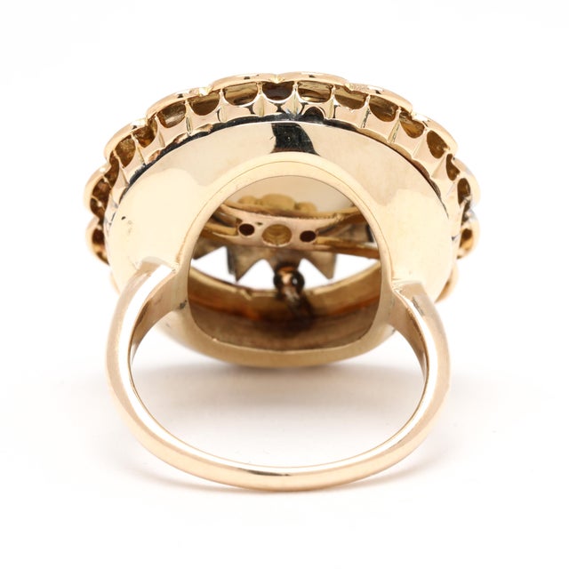 Traditional Vintage Large Agate & Diamond Statement Rig, 14k Yellow Gold, Ring Size 5 For Sale - Image 3 of 6