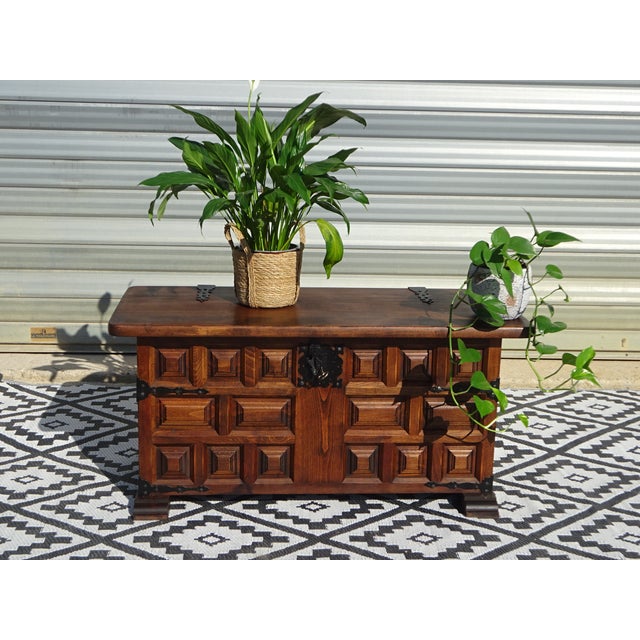 Rustic Tuscan Wooden Chest from Argudo Navarro, 1960s For Sale - Image 3 of 18