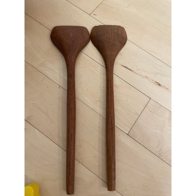 1970s Mid Century Modern Teak Wood Salad Bowl Serving Bowl Set - 7 Piece For Sale - Image 11 of 12