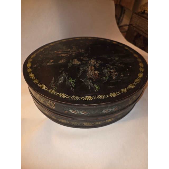 Early 20th Century Japanese Lacquered Storage Box For Sale - Image 15 of 17