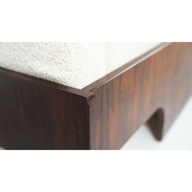 Mid-Century Oriolo Sofa in Wood and White Fabric attributed to Claudio Salocchi for Sormani, 1960 For Sale - Image 13 of 18