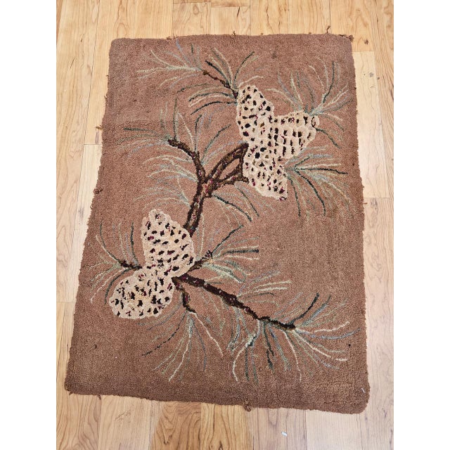 This distinctive vintage American hand-hooked rug, crafted in the early 1900s in New England, is a compelling example of...