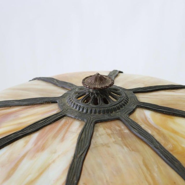 1920s Antique Bradley & Hubbard Attr Arts & Crafts 8 Panel Slag Glass Table Lamp C1920 For Sale - Image 5 of 10