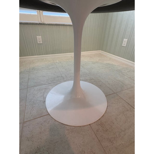 1960s Mid Century Modern Dining Set – Maurice Burke for Arkana – Tulip Table and Chairs, Set of 7. For Sale - Image 5 of 13