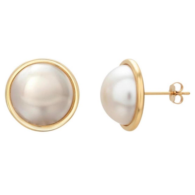14k Yellow Gold 15.7mm White Mabe Pearl Stud Earrings, Vintage Style, A Pair For Sale - Image 9 of 9