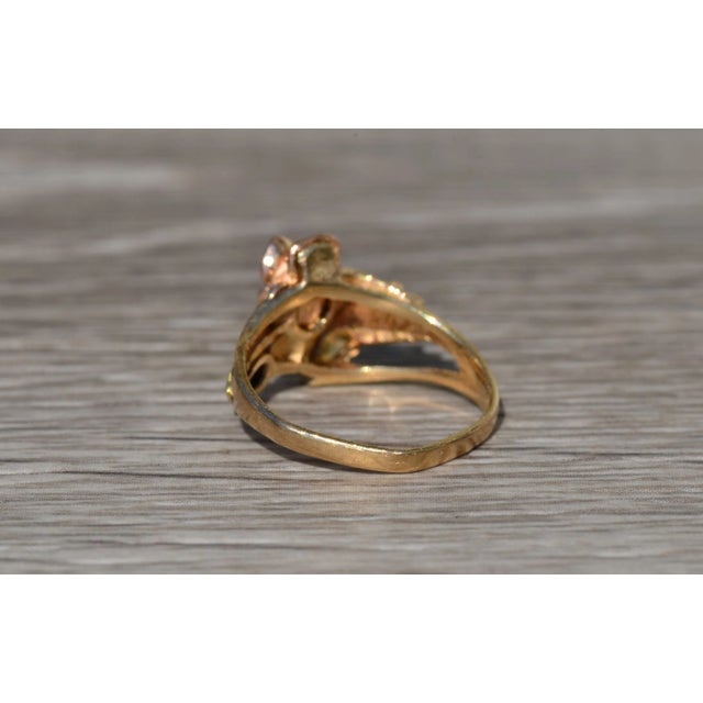 Contemporary The Novalee: Ladies Vintage 10K Two Tone Floral Cocktail Ring For Sale - Image 3 of 9