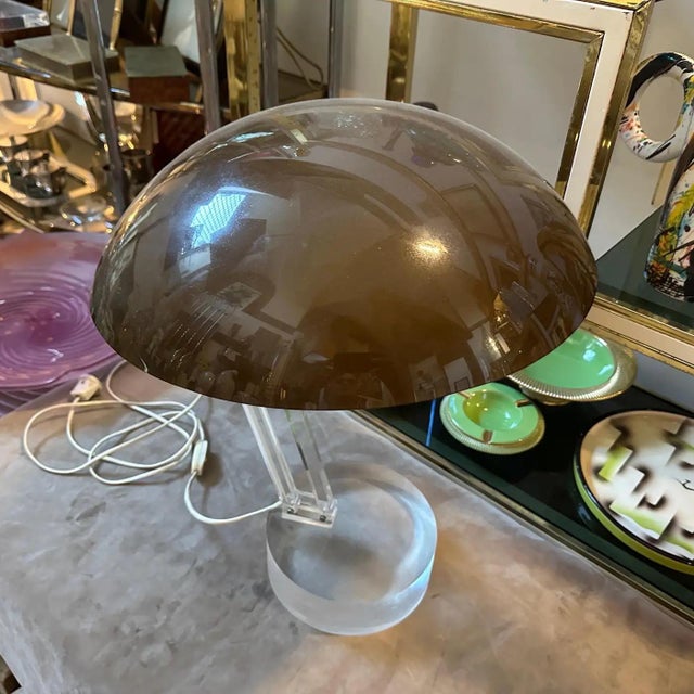 1970s Modernist Clear Lucite and Brown Plastic Italian Desk Lamp For Sale - Image 9 of 11