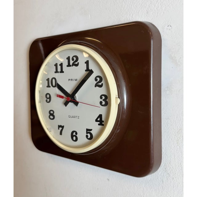 Industrial Vintage Brown Plastic Wall Clock from Prim, 1970s For Sale - Image 3 of 17