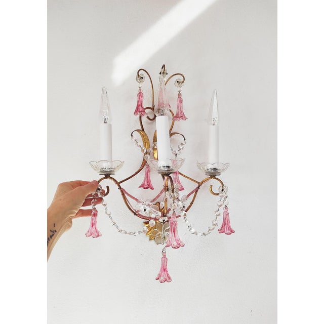 1970s Italian Wall Sconce in Gilt Metal and Pink Crystals, 1970 For Sale - Image 5 of 6