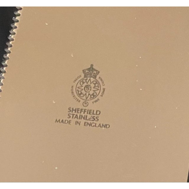 Royal Worcester Late 20th Century Royal Worcester Royal Garden Elgar Cake/Gateau Plate & Server- 2 Pieces Mint Condition For Sale - Image 4 of 11