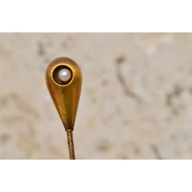 Contemporary The Seed: Vintage Enos Richardson Signed 14 Karat Yellow Gold and Pearl Stick Pin For Sale - Image 3 of 4