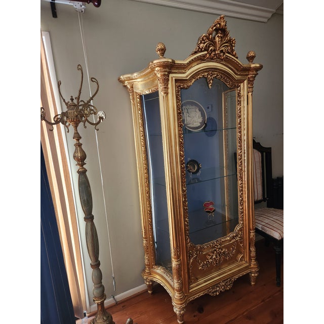 Silik Italian Hand-Carved Gilt Display Cabinet / Curio | Gold Leaf | Made in Italy For Sale - Image 10 of 16