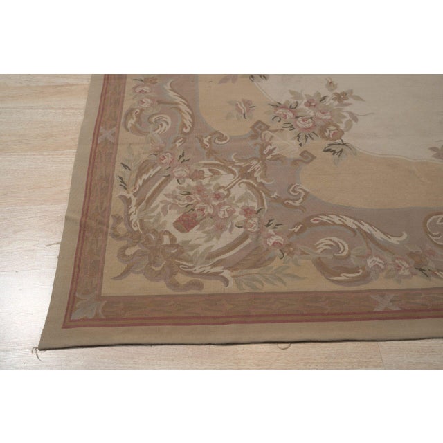 1980s 8x10 Vintage Aubusson Flat Weave Wool Rug, Beige Rose Bouquet For Sale - Image 5 of 14