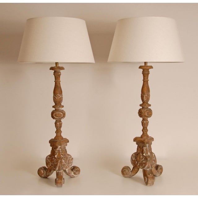 Vintage Country style table lamps - a pair The socket is adjustable so that the lampshade rests straight on top of the...