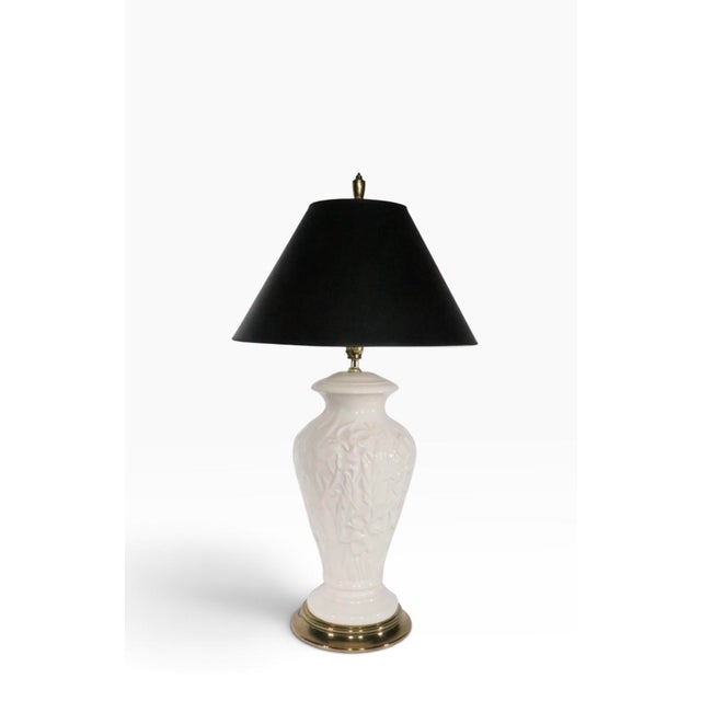 Late 20th Century Decorative White Ceramic Raised Foliate Design Table Lamp For Sale - Image 11 of 18