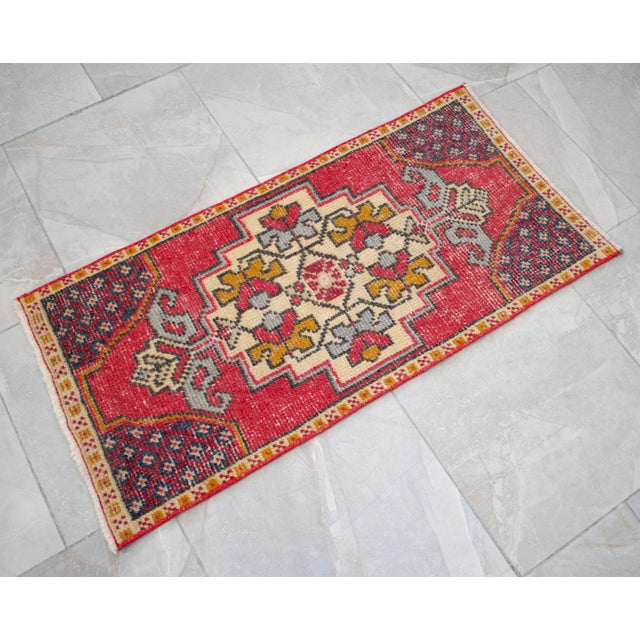 Raspberry Red 1970s Hand-Knotted Small Turkish Rug, Kitchen Mat, Laundry Room Decor, Doormat - 1'7" X 3'3" For Sale - Image 8 of 11