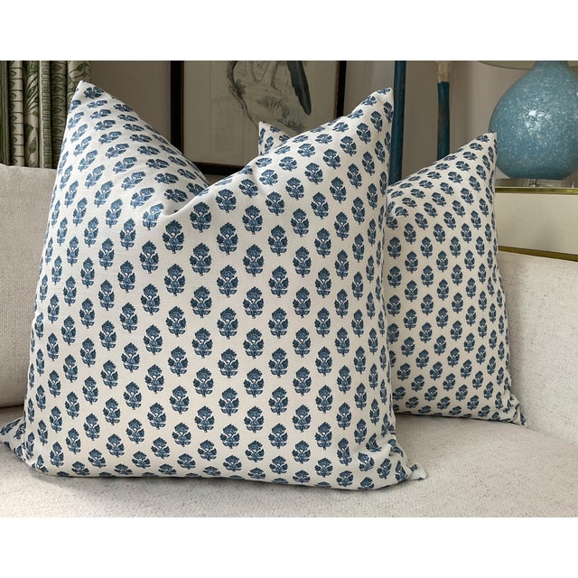 Anna French for Thibaut has come out with the fun and inspiring "Julian" in blue and white. So fresh and on-trend floral...