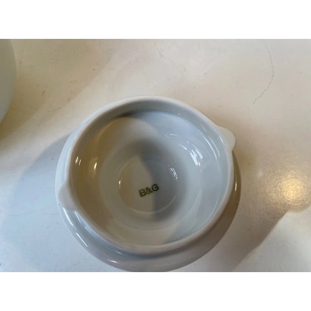 1960s Vintage White Porcelain and Teak Teapot and Cup by Henning Koppel for Bing & Grondahl, 1960s, Set of 2 For Sale - Image 5 of 11