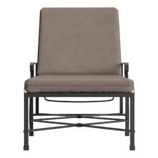 Brown Jordan Venetian Adjustable Chaise With Wheels, Textured Pewter frame with Fusion Taupe fabric For Sale