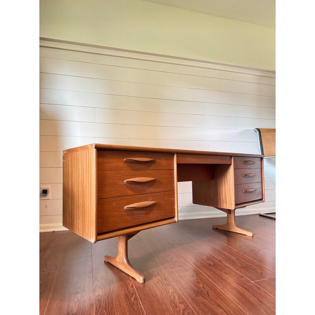 A Mid Century Modern Teak Vanity Dressing Table by Austin Suite, Circa 1960s., Attributed For Sale - Image 10 of 12