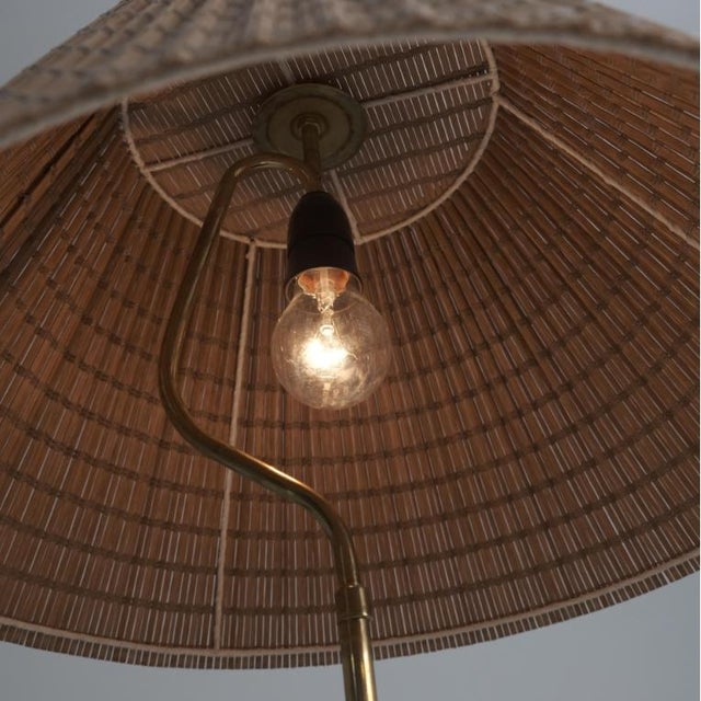 1950s Large Mid-Century Modern Valinte Table Lamp in Brass & Rattan For Sale In San Francisco - Image 6 of 6