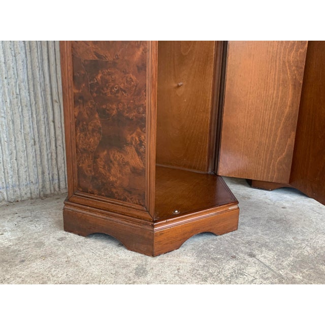 1900s Italian Hexagonal Pedestal Pilar Maple Cupboards End Tables - a Pair For Sale - Image 12 of 13