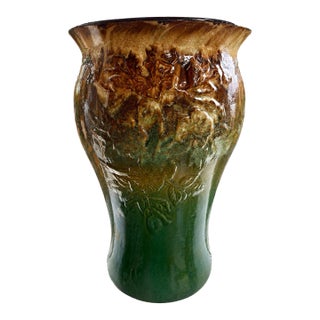 1940s Robinson Ransbottom (Rrp Co.) Majolica Art Pottery Vase | Embossed Floral Relief | Brown & Emerald Green Drip Glaze For Sale