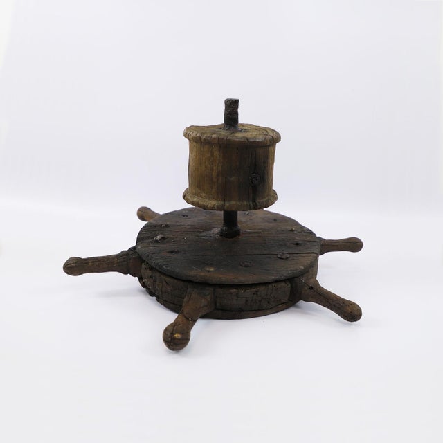 Circa 1800, we offer this rare antique Ships Wheel. made in wood and forged steel. Very rare and ancient piece Ideal for...