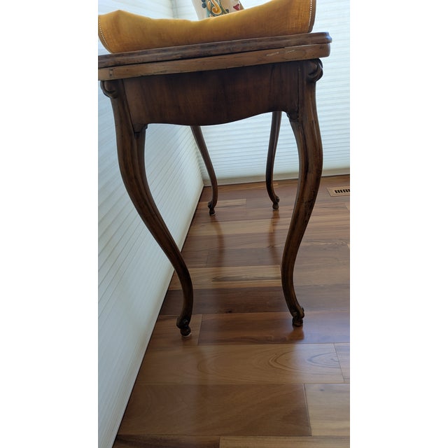 Beautifully graceful curved leg side table, with an amazing wood burl patterned top. Top opens, swivels 90 degrees to...