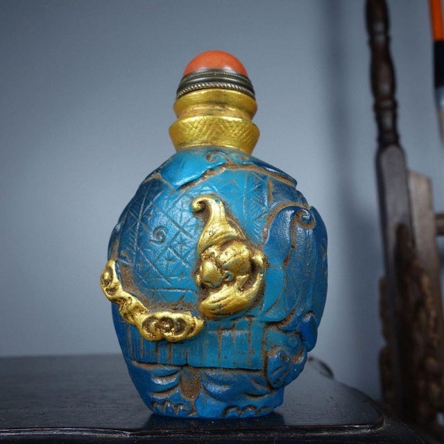 Add a touch of historical elegance to your collection with this exquisite antique snuff bottle. Crafted from blue glass,...
