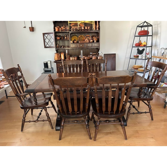 Beautiful table with 2 leaves. Comes with 2 end and 4 side chairs and 2 leaves. In excellent condition. Each leaf adds 15...