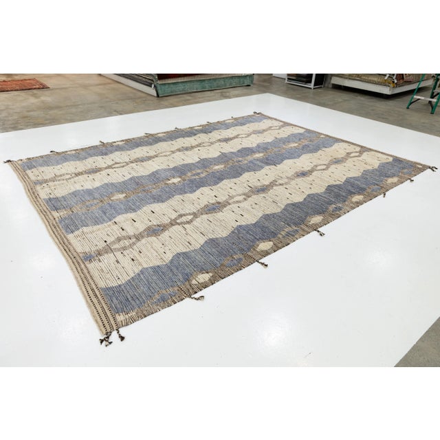 11 X 14 Modern Moroccan Tribal Style Wool Rug in Beige and Blue For Sale - Image 4 of 9