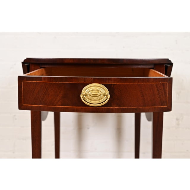 Brown Baker Furniture Georgian Flame Mahogany Drop Leaf Pembroke Side Table, Newly Refinished For Sale - Image 8 of 16