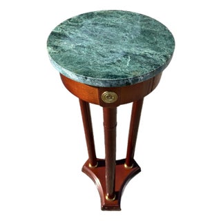 Vintage Bombay Company Regency-Style Mahogany Pedestal Stand With Green Marble Top For Sale