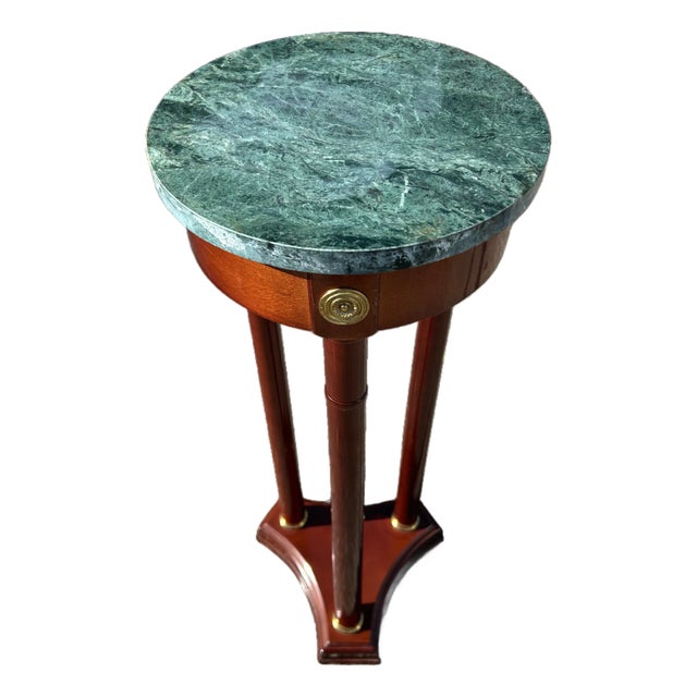 Vintage Bombay Company Regency-Style Mahogany Pedestal Stand With Green Marble Top For Sale