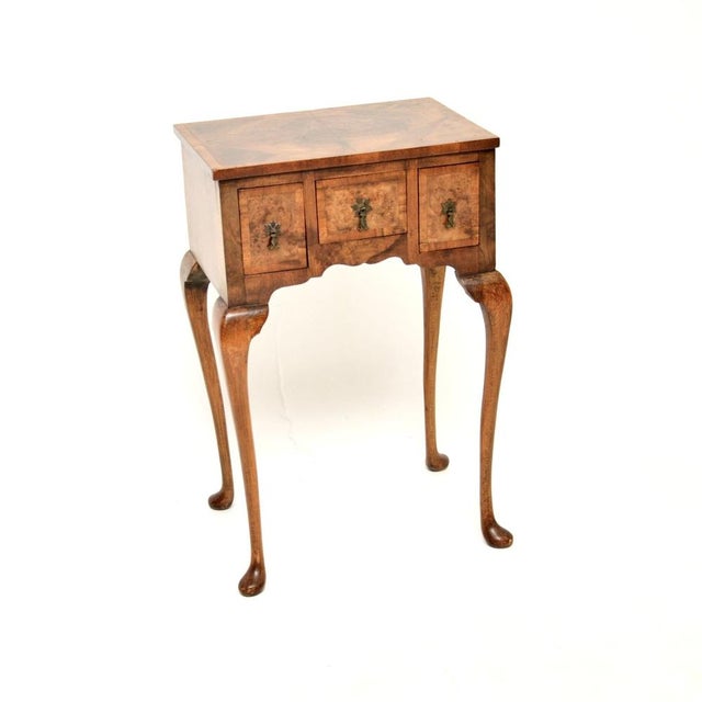 A beautiful and elegant antique burr walnut console / side table, made in England and dating from around the 1900-1910...