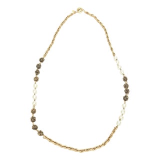 Chanel 1980's Gold Plated & Gilt Metal Chain Knotted Necklace With Faux Nacre Pearls For Sale