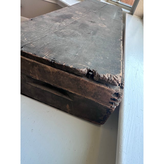 American Early 19th Century Primitive American Carpenter’s Tool Chest – Hand-Cut Joinery & Original Patina – 36 Inches For Sale - Image 3 of 11