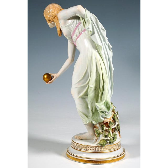 Art Nouveau Young Lady Ball Player Figurine attributed to Walter Schott for Meissen, 1900s For Sale - Image 4 of 7