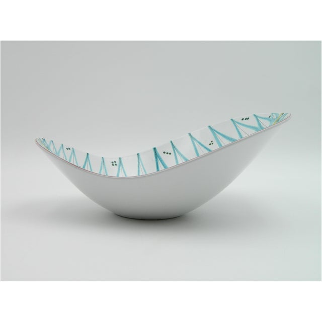 Gustavsberg Hand-Painted Free-Form Faience Bowl by Stig Lindberg for Gustavsberg Sweden, 1960s For Sale - Image 4 of 11