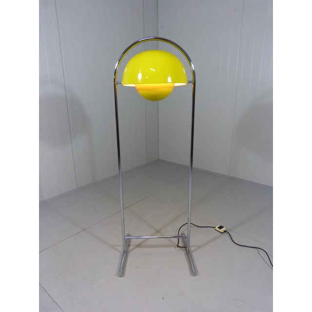 Yellow Flowerpot Floor Lamp in the style of Panton, 1960s For Sale - Image 4 of 18