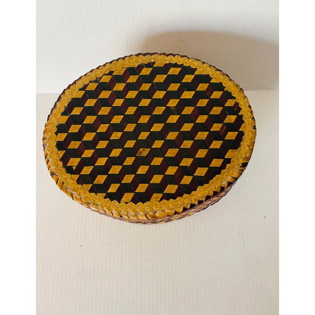 American American Folk Art Antique Woven Straw Box Geometric Dedign For Sale - Image 3 of 6