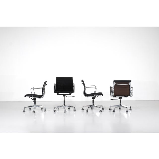 EA 117 Armchairs by Charles Ray Eames for ICF, USA, 1969, Set of 4 For Sale - Image 4 of 15